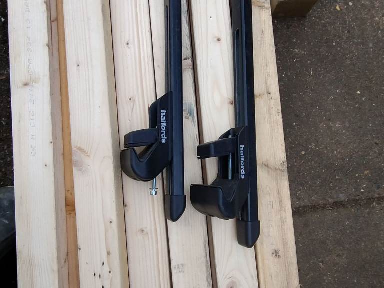 Halfords Roof Bar System