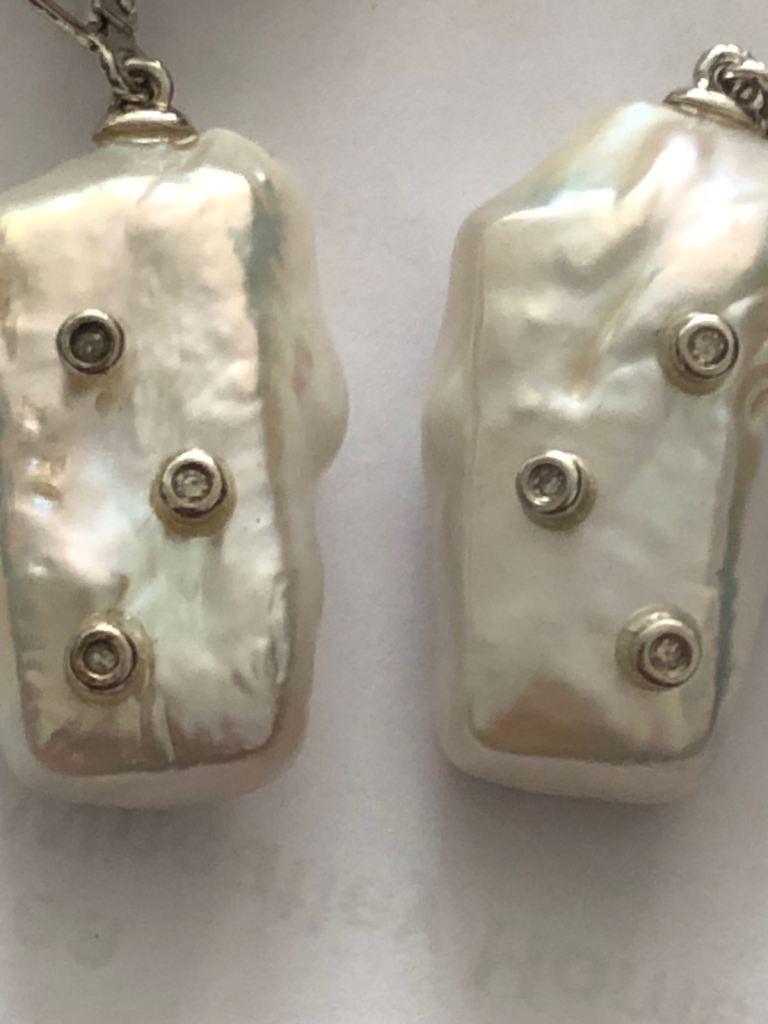 Womans pearl diamonds earrings brand new 