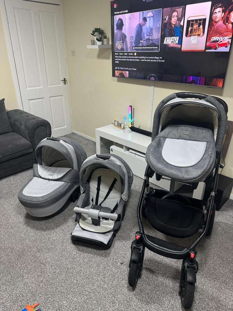 Mee-Go Pram Travel System – Grey, Good Condition