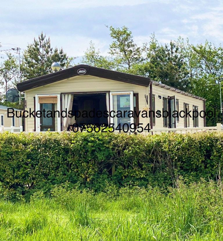 Blackpool caravan hire 30th weekend £300