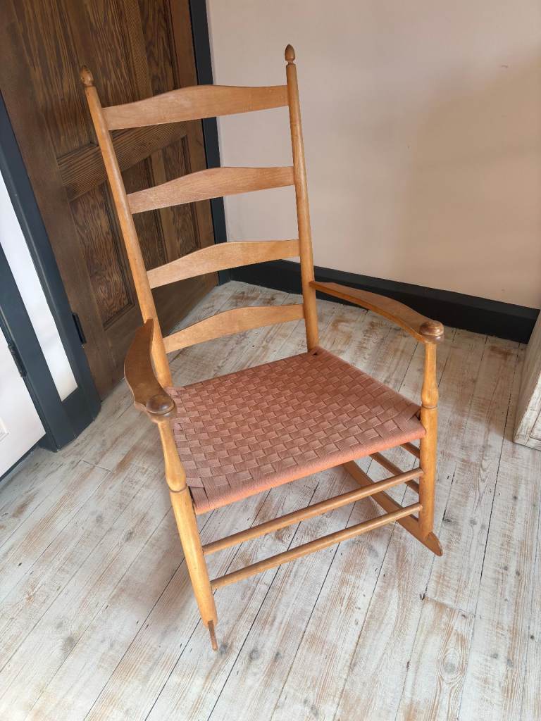 Pre-loved genuine '80's vintage maple Shaker rocking chair. Excellent condition