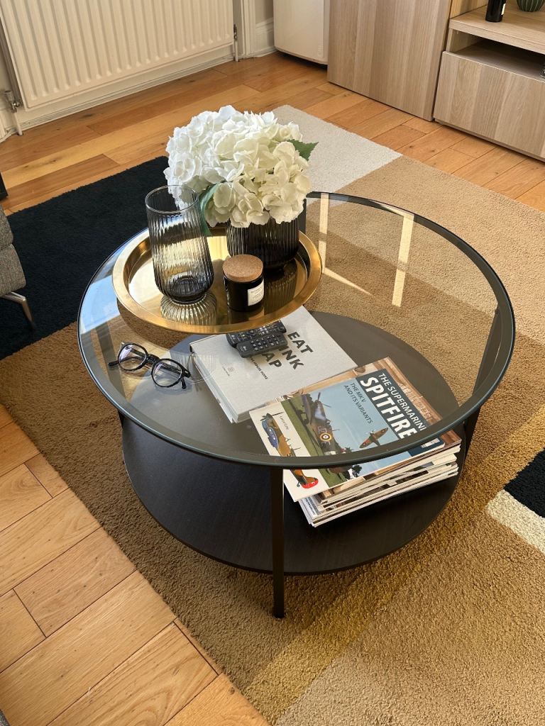 Modern Glass Coffee Table – Round, Black Frame (Excellent Condition)