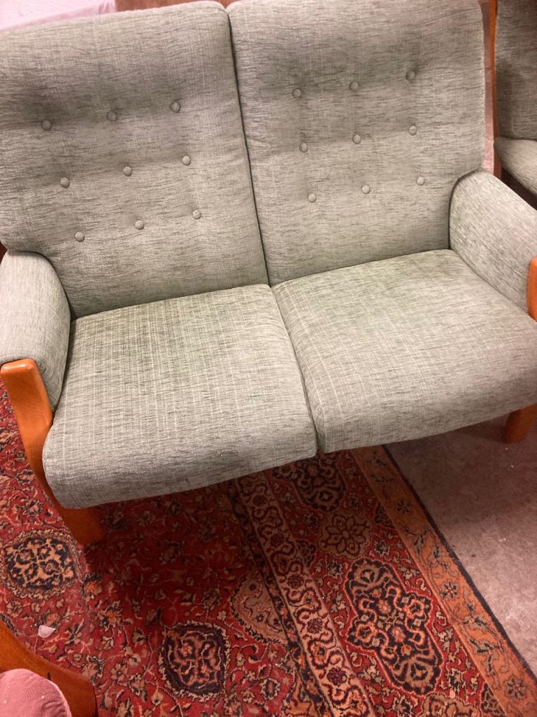 Pair Cintique settees 