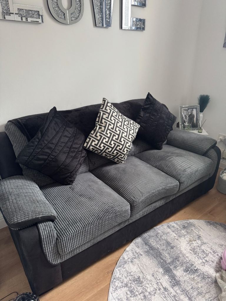 Grey/black 3 & 2 seater sofa 