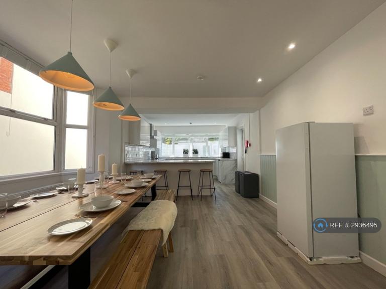 1 bedroom in Victoria Road North, Southsea, PO5 (#2936495)