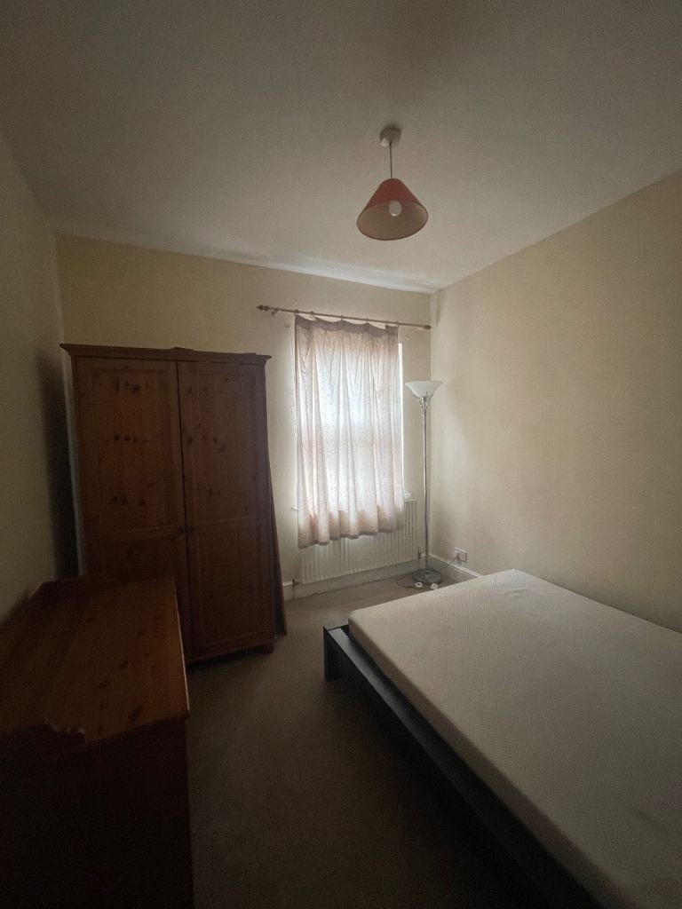 Available room to rent