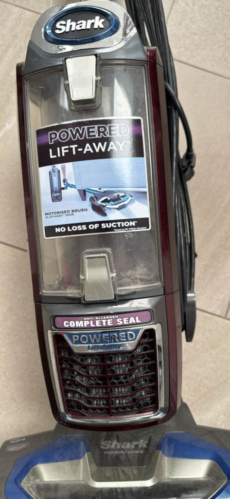 shark powered lift away vacuum cleaner