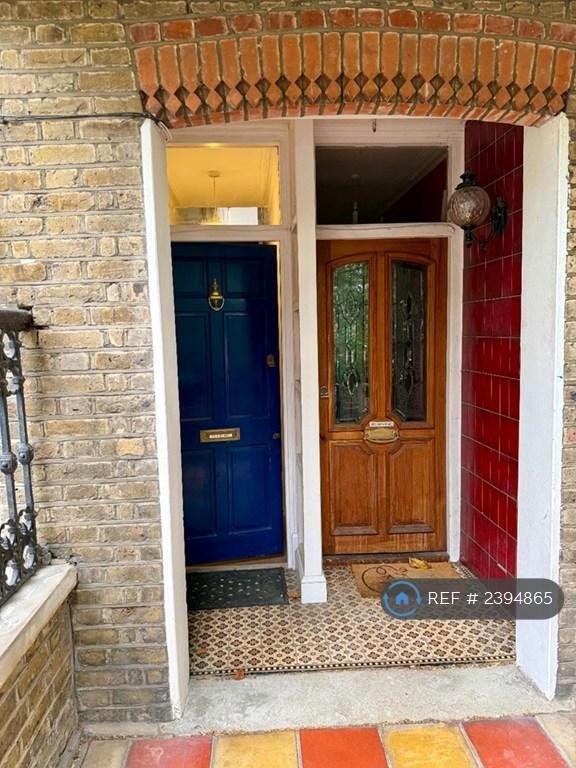 2 bedroom flat in Newton Avenue, London, W3 (2 bed) (#2394865)