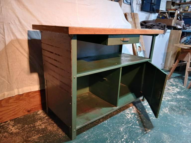 Sturdy workbench