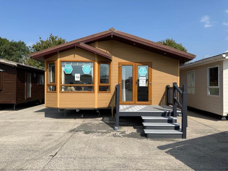 43x20ft 3 Bed Twin Lodge - Bath / Ensuite Shower / Utility / Furnished - Offsite