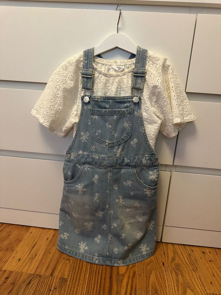 M&S Girl’s Summer Dress ( 6-7 years)
