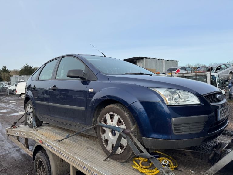 Ford focus mk2 1.6 petrol 2006 blue BREAKING FOR PARTS 