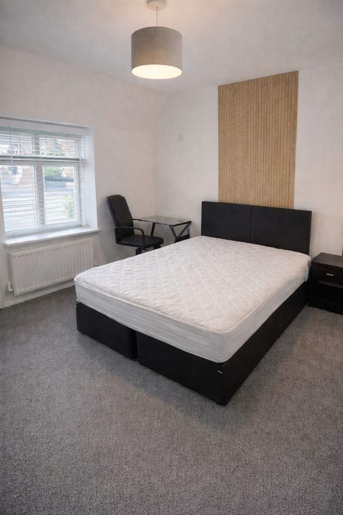 Double Room Available in Shared House 