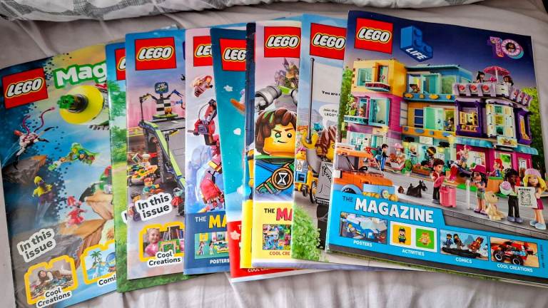 Bundle Lego Life Magazines