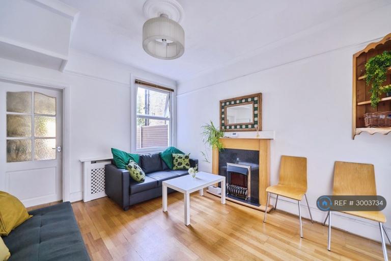 4 bedroom house in Strafford Road, Hounslow, TW3 (4 bed) (#3003734)