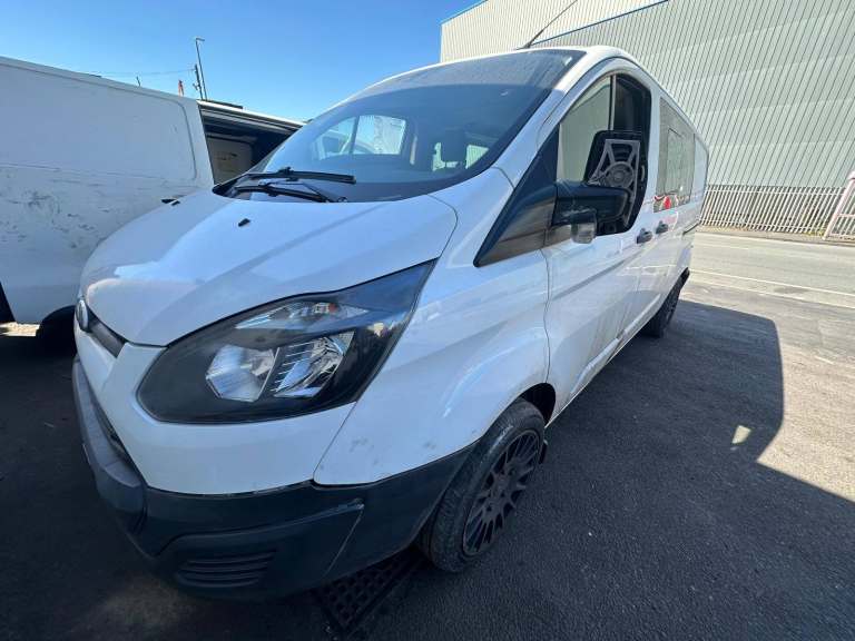 2015 FORD TRANSIT CUSTOM 2.2 TDCI 100PS LOW ROOF D/CAB VAN BREAKING FOR PARTS
