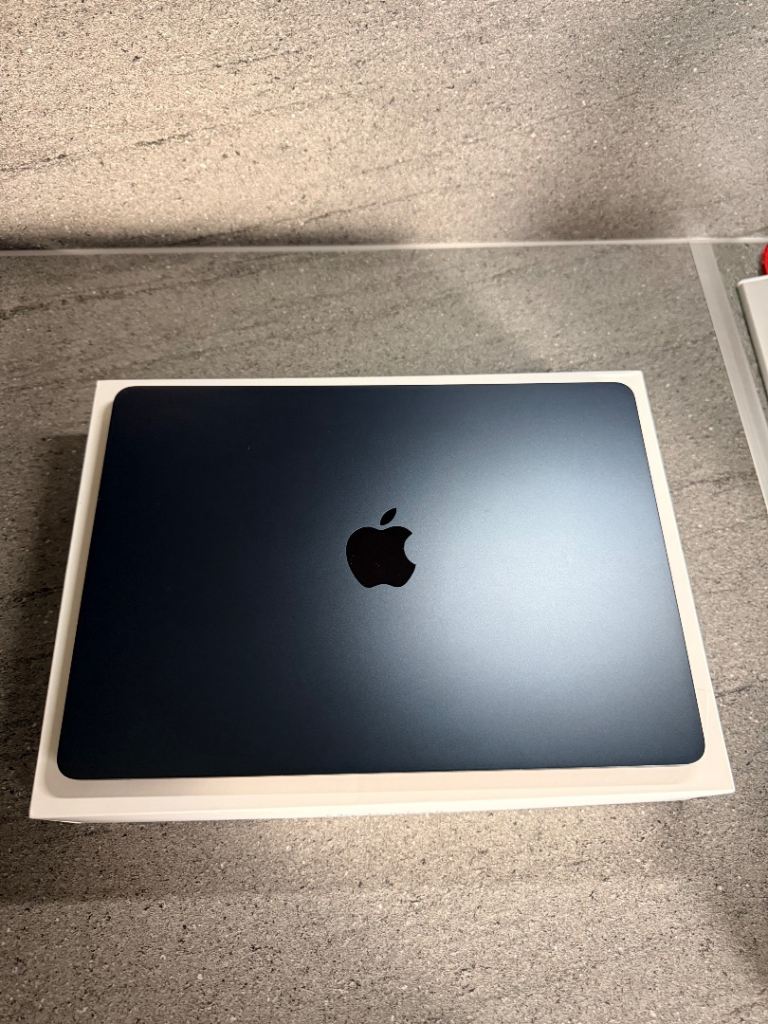 Apple MacBook Air 13-Inch M2 (2022) 256GB – Midnight