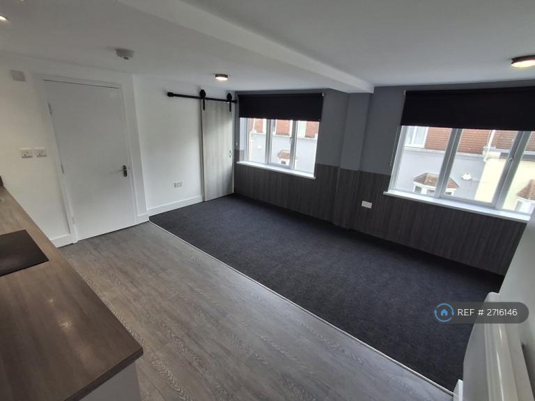 2 bedroom flat in St. James Street, Weston-Super-Mare, BS23 (2 bed) (#2716146)