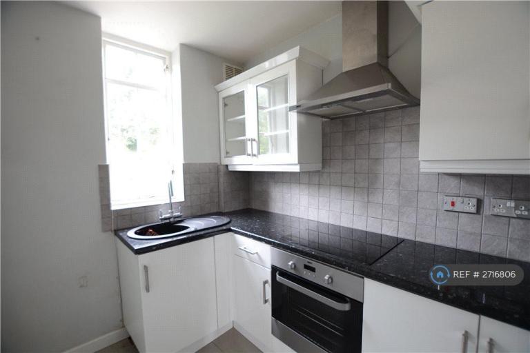 2 bedroom flat in Lawn Road, Guildford, GU2 (2 bed) (#2716806)
