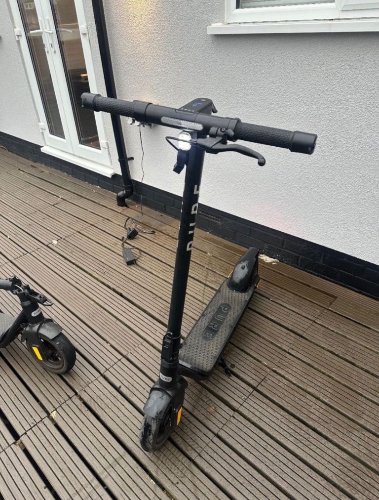  Electric Scooter Pure Air 4 Pro, RRP£400. Very Good Condition