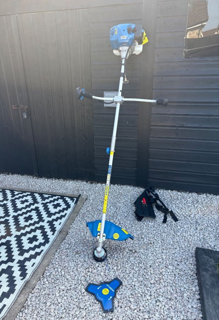 Petrol strimmer / brush cutter for hire 