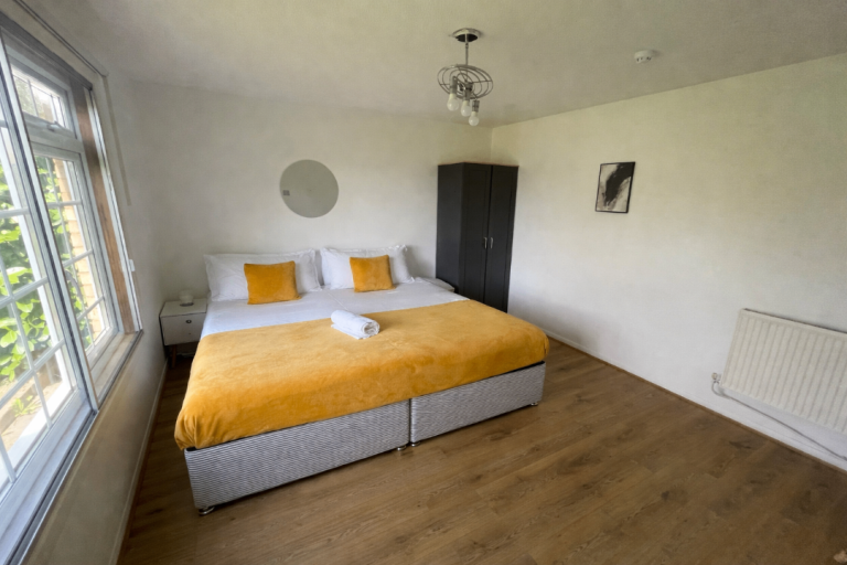 Double Room near Station l All Bills Incl