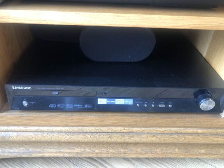 Samsung DVD home cinema system HT-X30