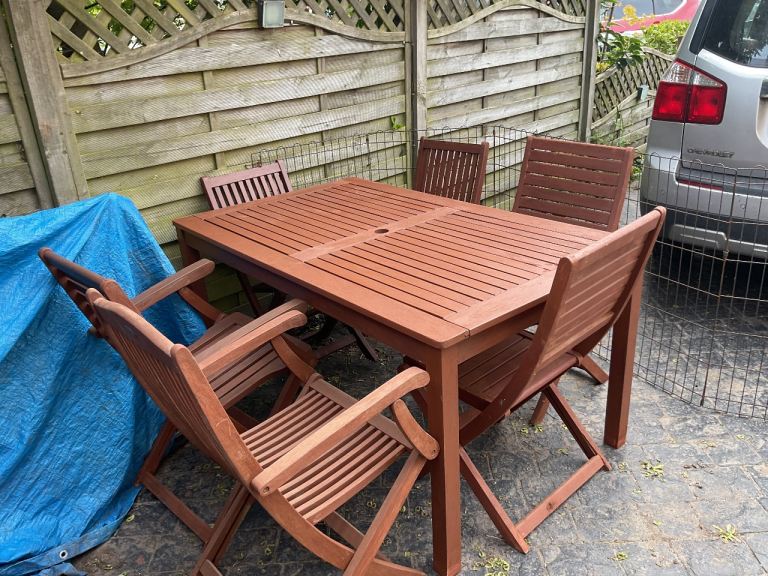 TEAK GARDEN TABLE AND 6 TEAK FOLDING GARDEN CHAIRS