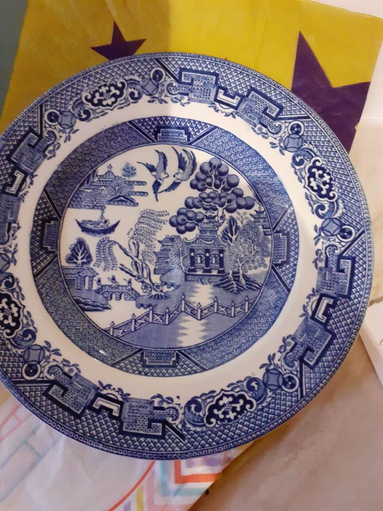 Willow pattern 4 saucers 7 side plates