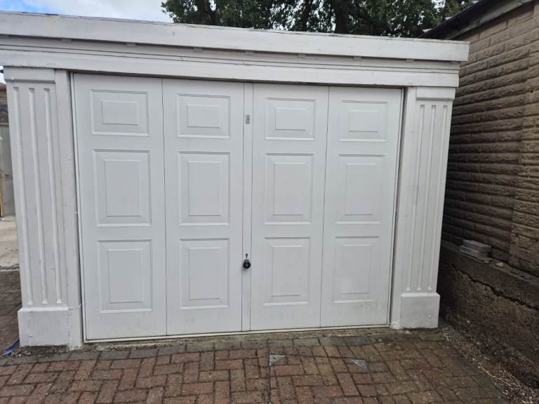 Hörmann Garage Door 7.5ft x 6.5ft. Electric Garage door