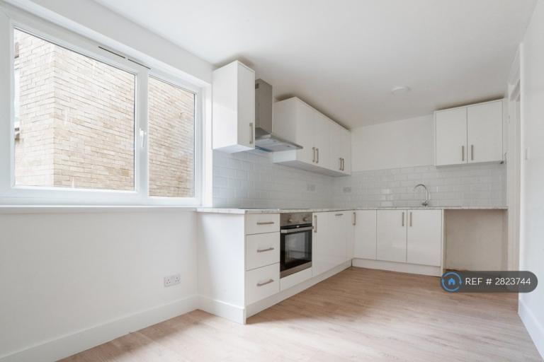 2 bedroom flat in Leicester, Leicester, LE2 (2 bed) (#2823744)