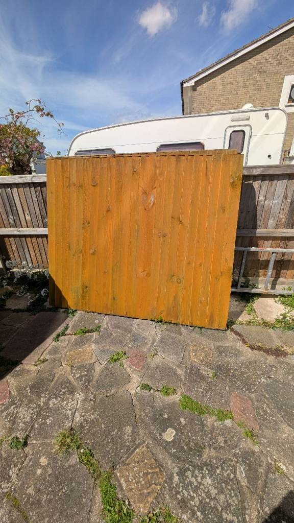 Sturdy Wooden Garden Fence Panel – Good Condition