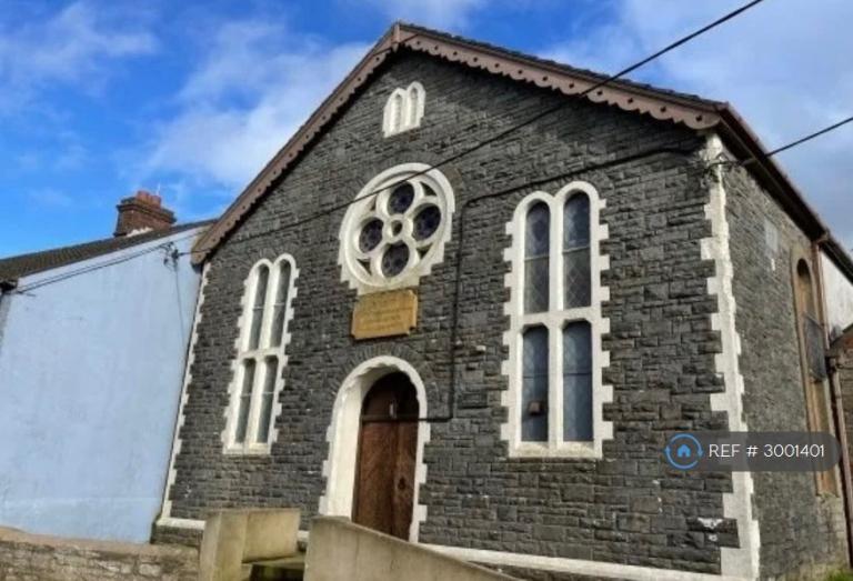 2 bedroom flat in Capel Seion, Kidwelly, SA17 (2 bed) (#3001401)
