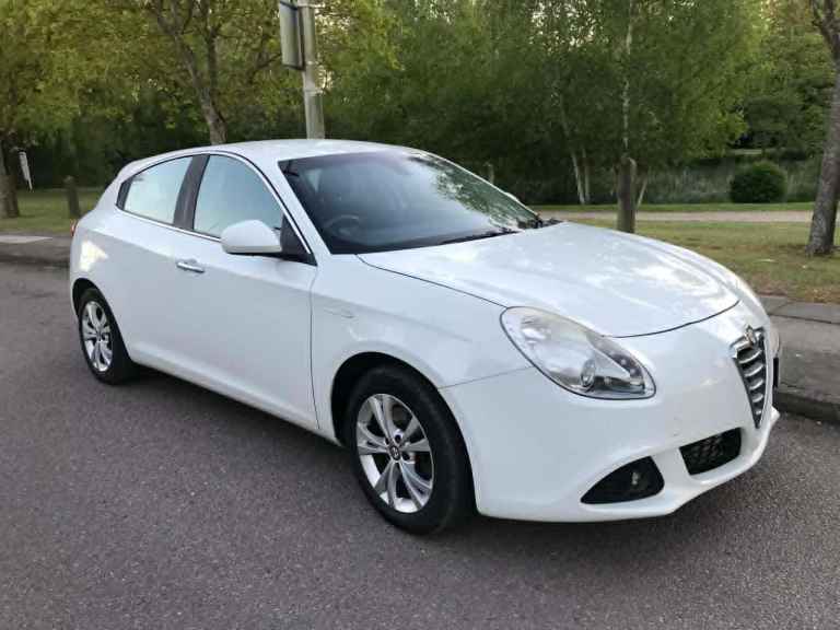 Alfa Romeo Giulietta 1.4 TB Multiair Lusso one owner since 2014 mot 10 months very clean car
