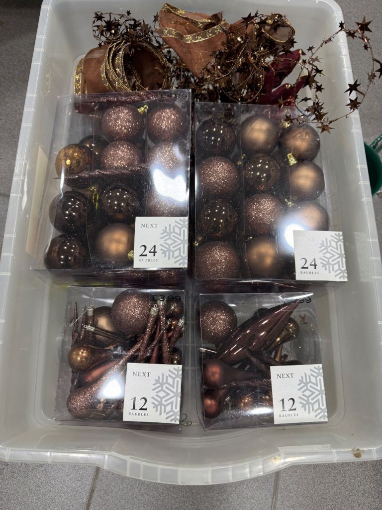 Baubles & tree stands 