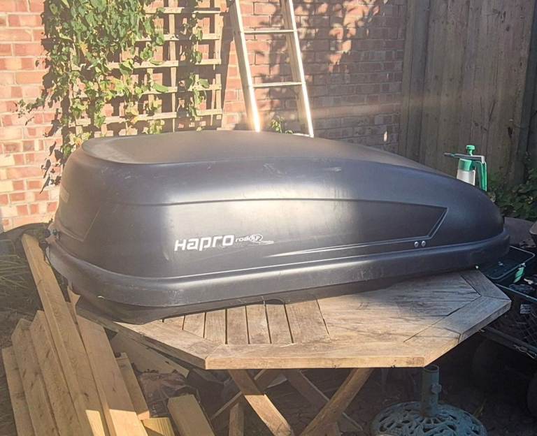 Hapro Roady 3300 roofbox