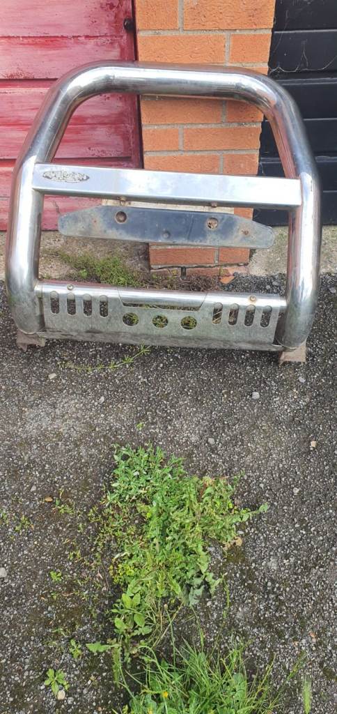 Mitsubishi L200 Stainless Steel Front Nudge Bar.