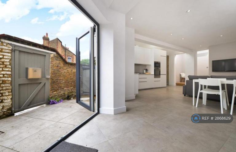 1 bedroom flat in Adderley Grove, London, SW11 (1 bed) (#2868629)