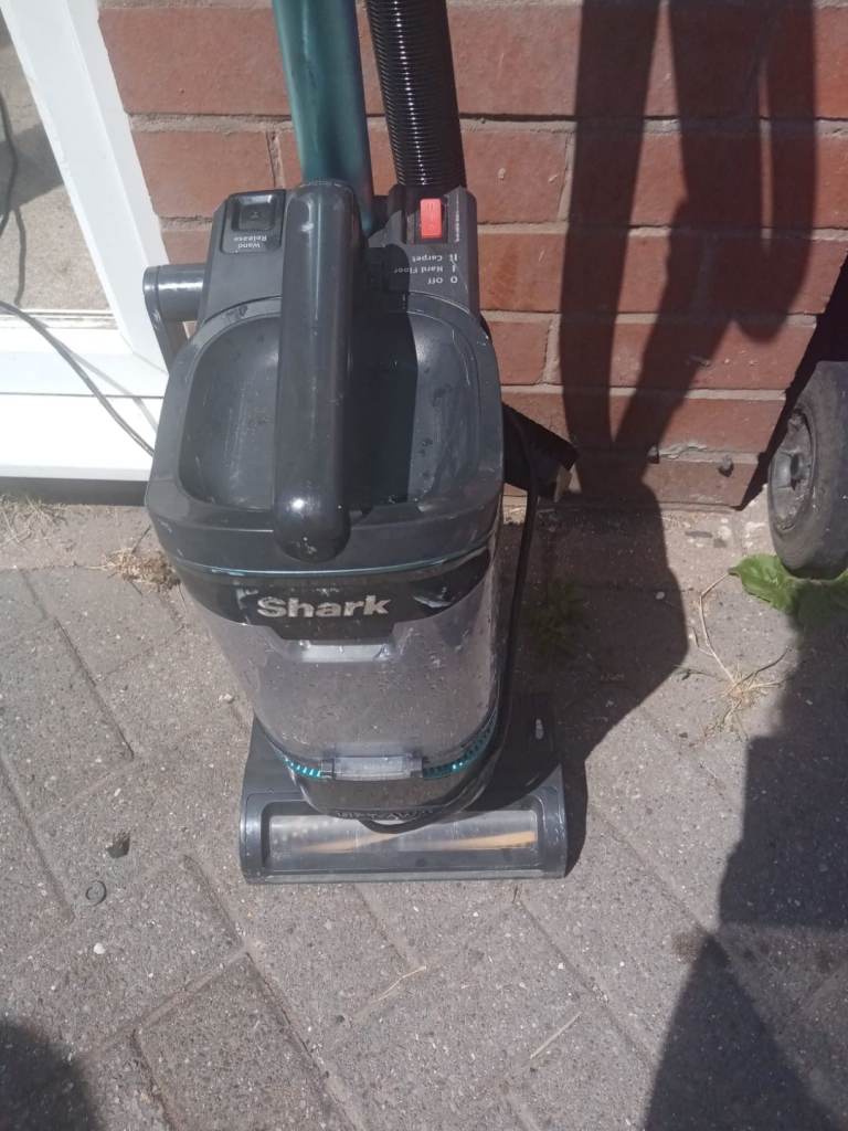 Shark Upright Vacuum Cleaner – Good Working Order
