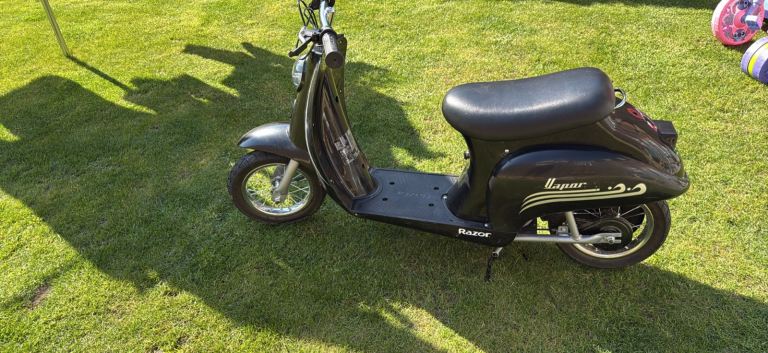 Children’s Razor Pocket Mod Vapor Electric Scooter -black