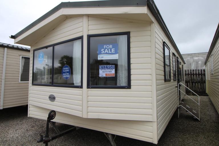 Atlas Everglade 32x12 2 bed 2013 preowned static caravan for sale offsite