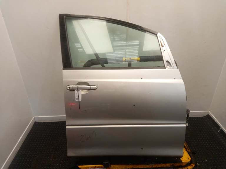 Toyota Previa Right Front Door O/S 2001-2007 1c0 5 Door Mpv
