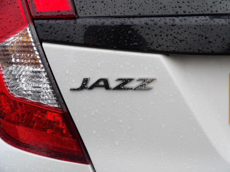 2020 Honda Jazz 1.3 i-VTEC SE Hatchback 5dr Petrol CVT Euro 6 (s/s) (102 ps) HATCHBACK Petrol Aut...