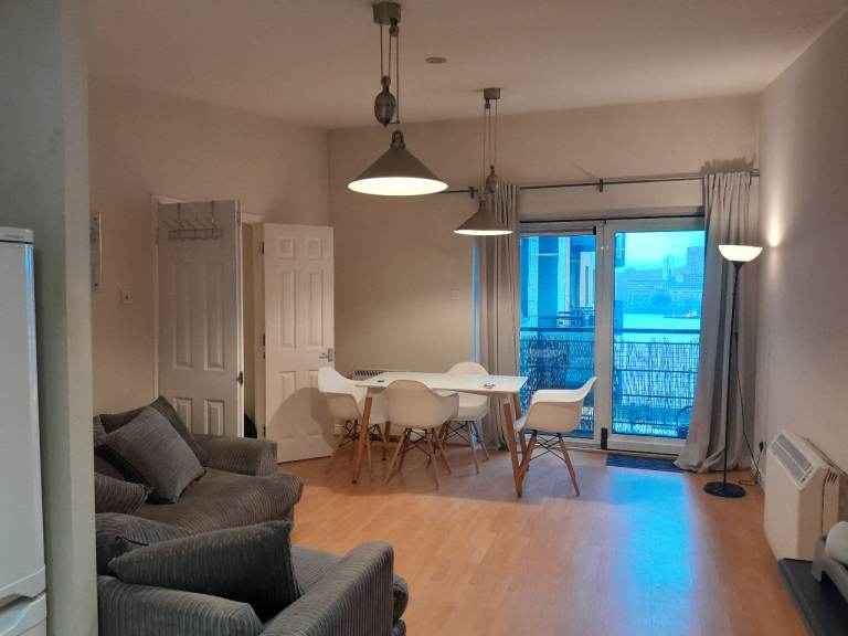 2 bed flat with river views