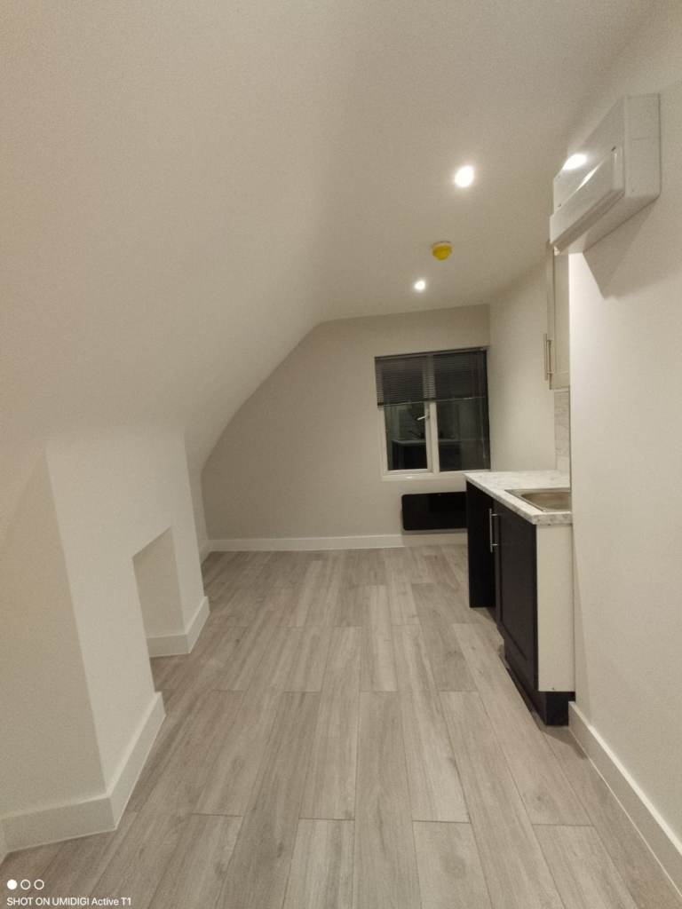 HMO Studio Flat – Wandsworth Area - SW16 6LY – DSS Welcome (35+)