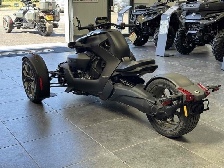 Can-Am Ryker 900 STD 900 ACE 3-Wheel 