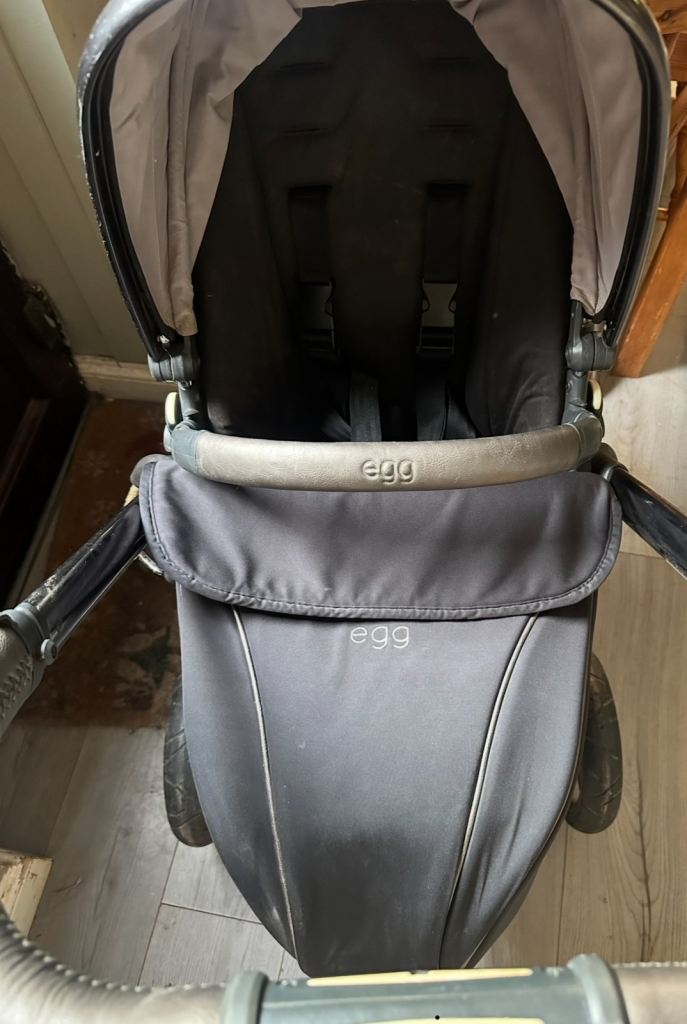 Egg pushchair 