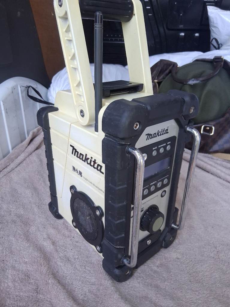 Makita  dab radio 