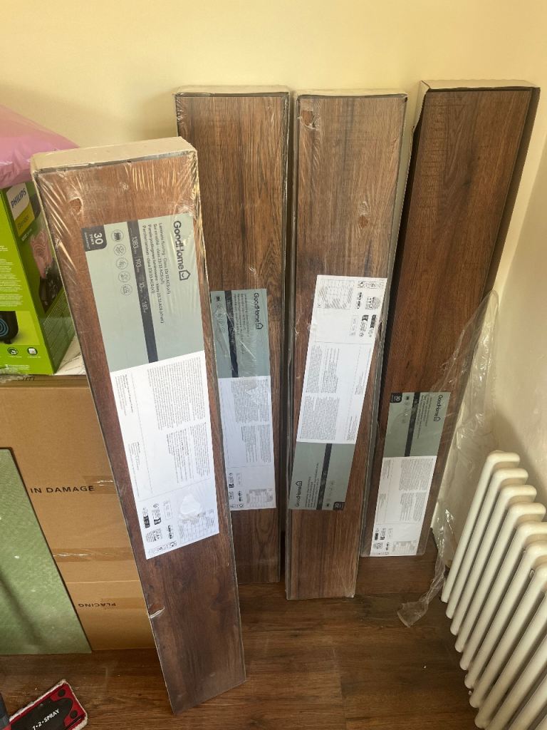 GoodHome Otley Dark Brown Natural Oak Wood effect Structured Laminate Flooring, 1.868m²