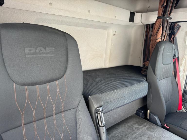 2020 DAF CF 340 6X2 BOX 